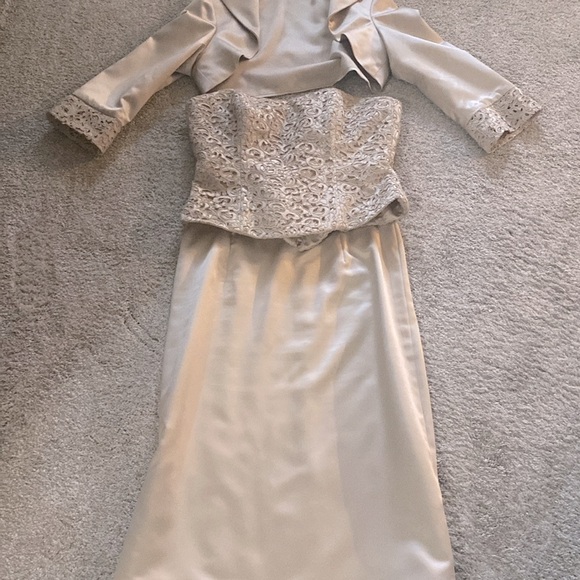 SUPER SLEEK 3 PC SUIT&GORGEOUS W/LACE BOUSTIERRE,SATIN SKIRT;CHIC BOLERO JACKET - Picture 5 of 12